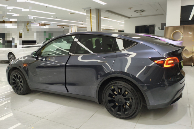 特斯拉 Model Y 2024款 后轮驱动版车身外观4
