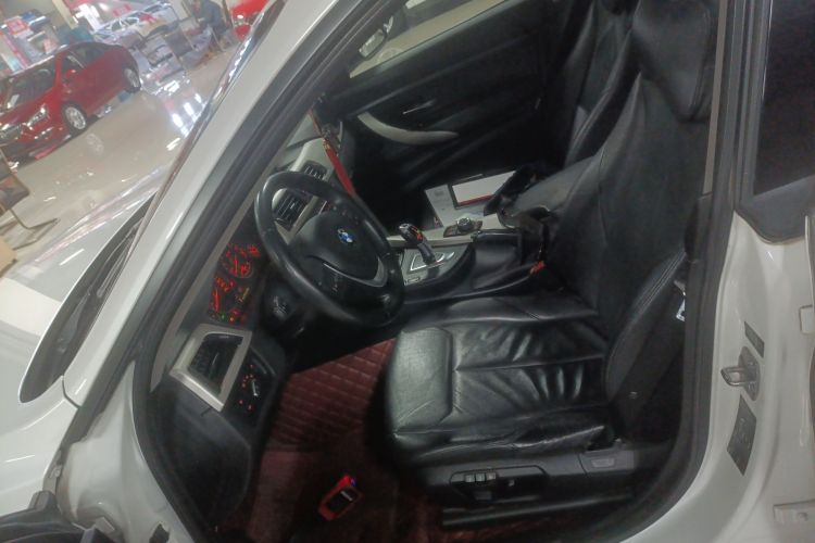 宝马3系GT 2013款 320i 领先型局部细节19