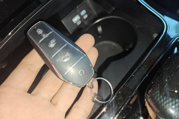 比亚迪 汉 2025款 DM-i 智驾版 125KM尊荣型中控内饰11