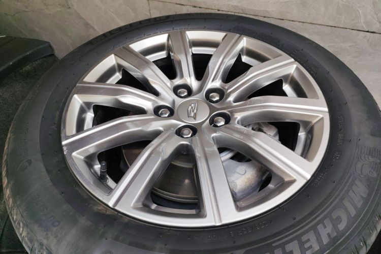 凯迪拉克XT4 2021款 28T 两驱领先型车身外观35