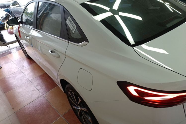 吉利汽车 帝豪 2025款 第4代 1.5L CVT尊贵型车身外观4