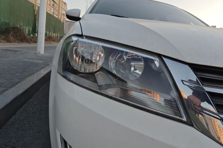 大众 朗逸 2013款 改款经典 1.6L 自动舒适版车身外观8