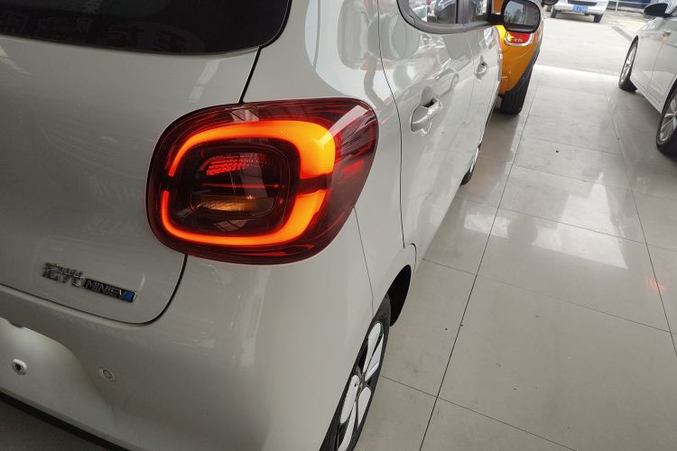 五菱汽车 宏光MINIEV 2025款 四门版 进阶款车身外观9