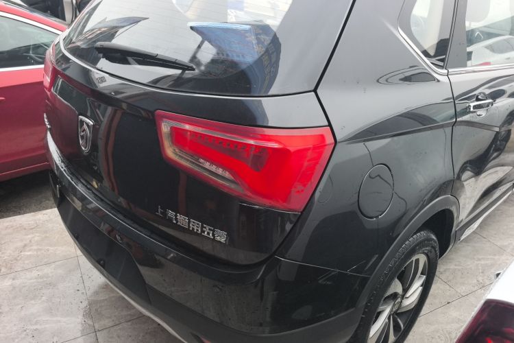 宝骏560 2016款 1.8L iAMT豪华型车身外观7