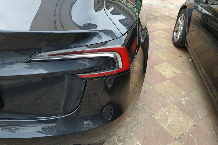特斯拉 Model 3 2023款 后轮驱动版车身外观9