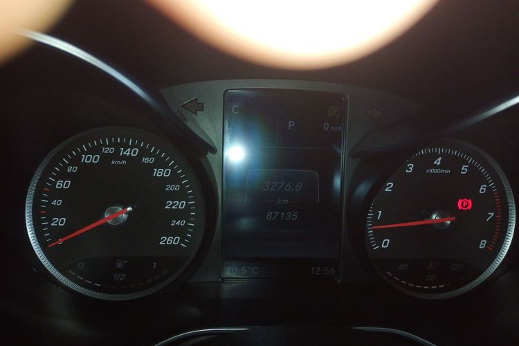 奔驰C级 2017款 改款 C 180 L 时尚型运动版中控内饰14