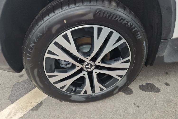 奔驰GLB 2025款 GLB 220 动感型车身外观6008