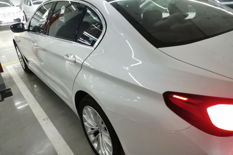 宝马5系 2022款 改款二 525Li 豪华套装车身外观4