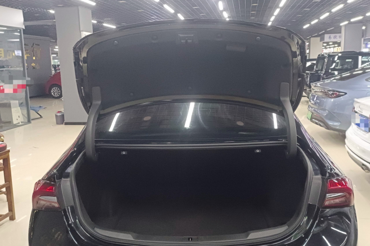 别克 君越 2022款 552T 豪华型机舱底盘23