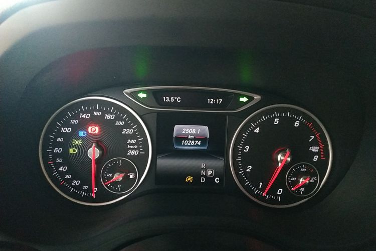 奔驰B级 2015款 B 200 时尚型中控内饰14