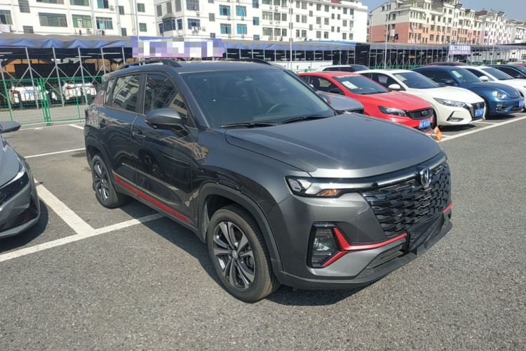 长安CS35PLUS 2023款 畅享版 1.4T DCT豪华型车身外观3