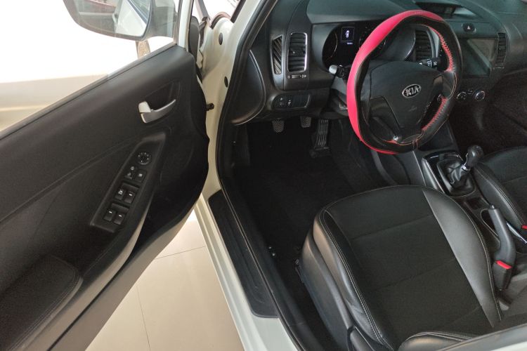 起亚K3 2016款 1.6L 手动GL中控内饰20