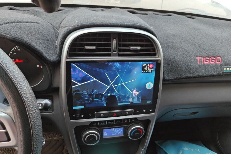 奇瑞 瑞虎3 2015款 1.6L 手动智尚纪念版中控内饰16