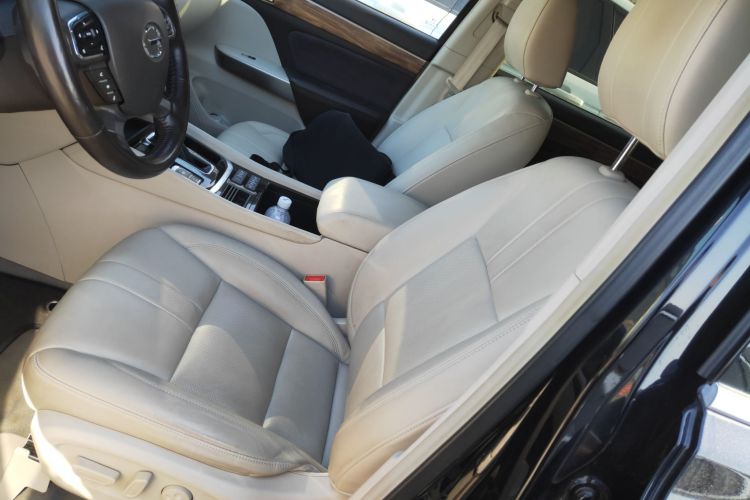 广汽传祺 传祺GS8 2017款 320T 两驱豪华智联版（七座）中控内饰19