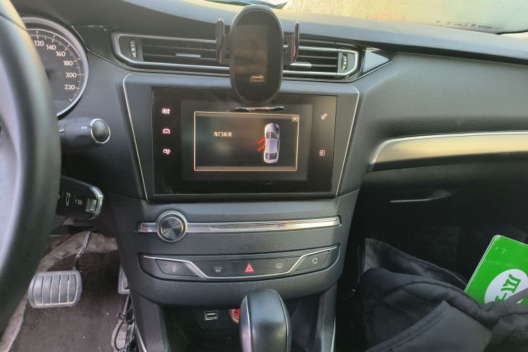 标致408 2015款 1.2T 自动豪华版中控内饰16