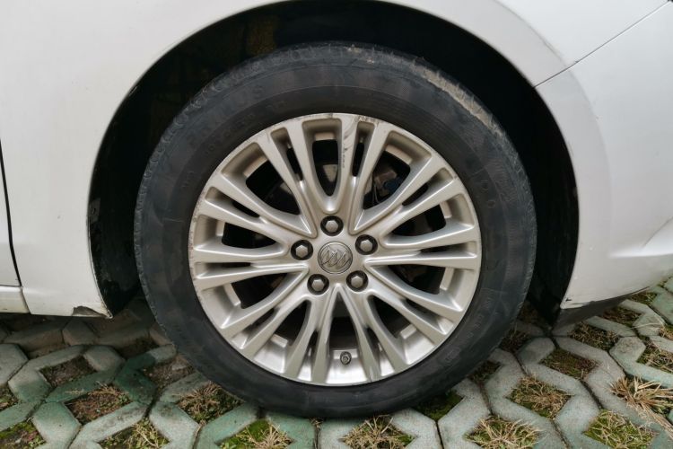 别克 英朗 2016款 15N 自动精英型车身外观10