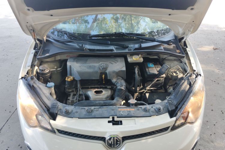 名爵3SW 2015款 1.5L AMT精英型机舱底盘24