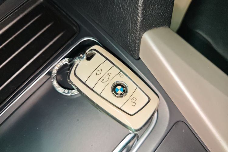 宝马3系 2016款 316Li 时尚型中控内饰11