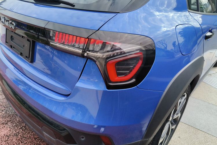 领克02 2021款 1.5TD DCT两驱劲Plus车身外观9