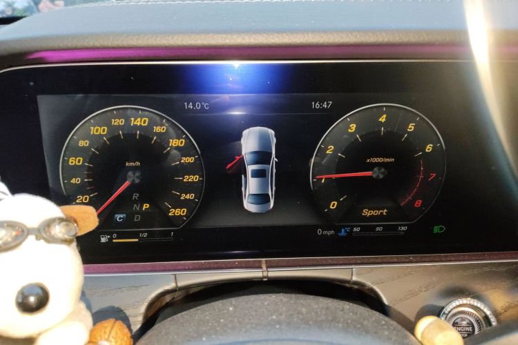 奔驰E级 2017款 E 300 L 运动豪华型局部细节14