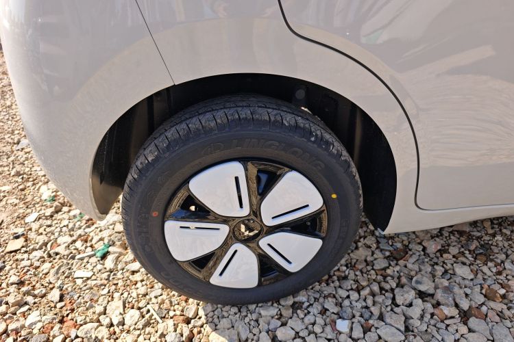 五菱汽车 宏光MINIEV 2025款 四门版 进阶款车身外观6008