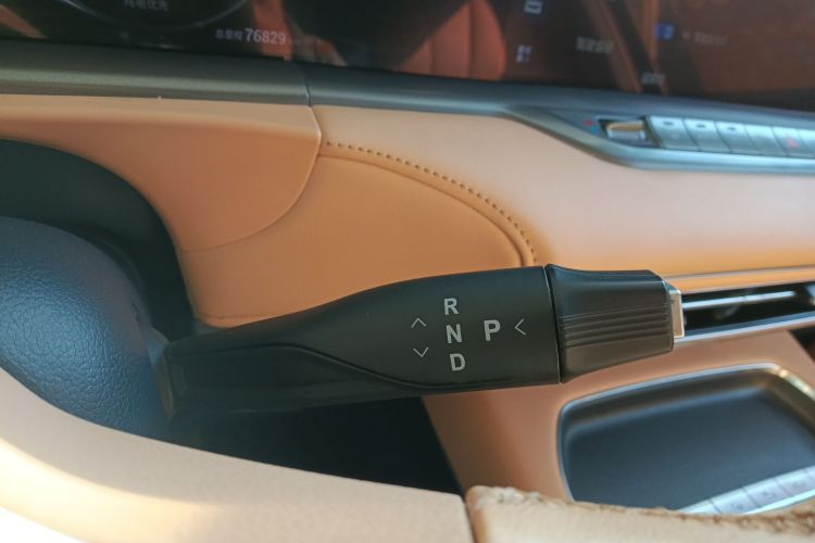 岚图汽车 岚图FREE 2023款 四驱超长续航增程版中控内饰18