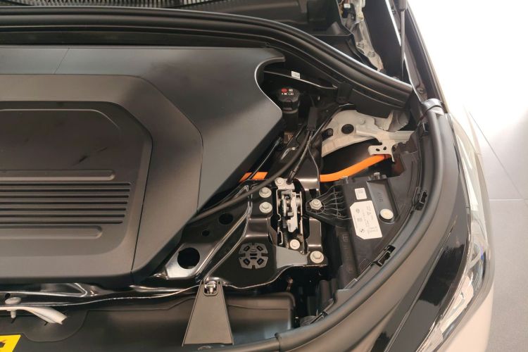 宝马iX1 2023款 eDrive25L X设计套装机舱底盘26