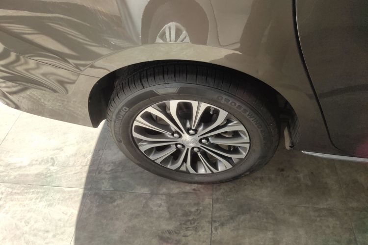 别克GL8 2023款 陆上公务舱 智享型车身外观6008