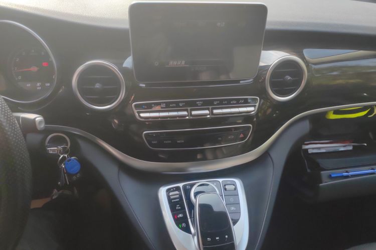 奔驰V级 2017款 V 260 领航版中控内饰16