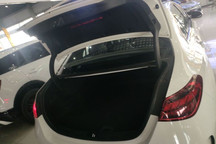 奔驰C级 2024款 改款 C 260 L 皓夜运动版局部细节23