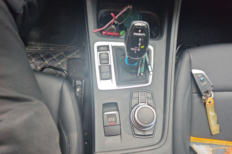 宝马1系 2022款 120i M运动版中控内饰18