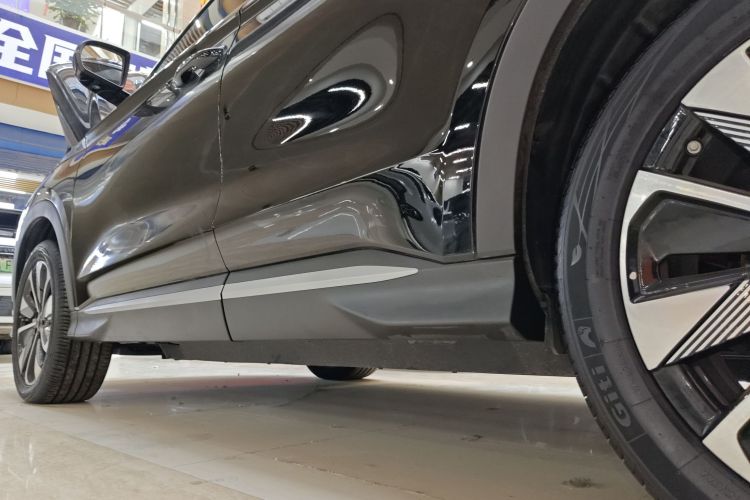 比亚迪 宋PLUS新能源 2025款 EV 520km 尊贵型局部细节9002