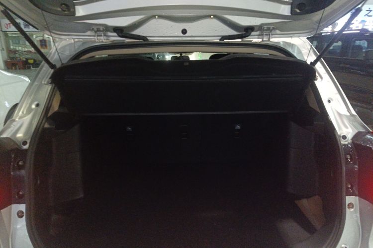 铃木 锋驭 2014款 1.6L CVT两驱进取型机舱底盘23