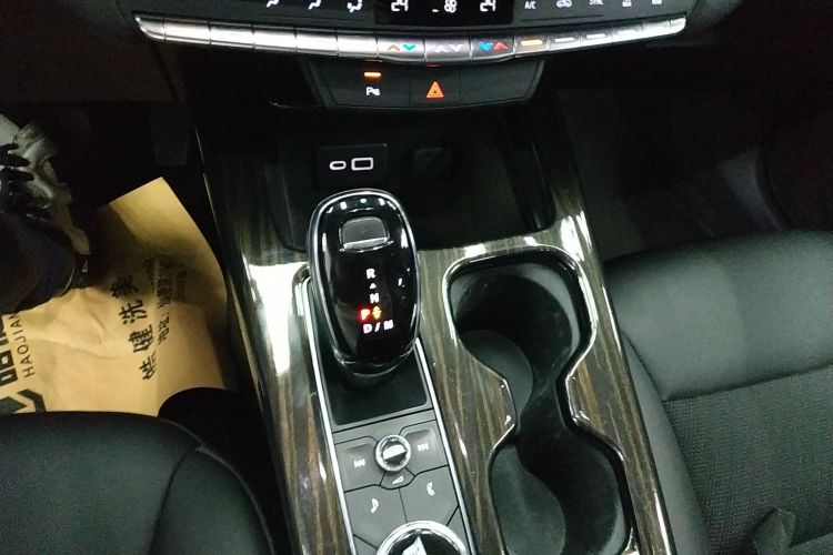 凯迪拉克XT4 2021款 28T 两驱技术型中控内饰18