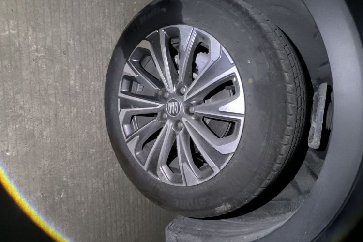 别克 2025款 昂科威Plus 28T 两驱白金版车身外观10