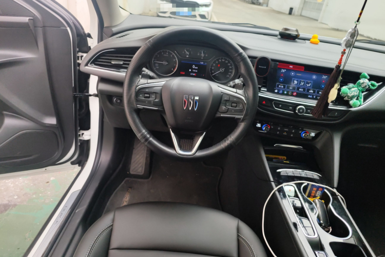 别克 君威 2024款 25T 超享版中控内饰13