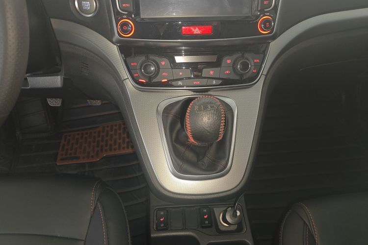 哈弗H6 2017款 蓝标 运动版 1.5T 手动两驱精英型中控内饰18