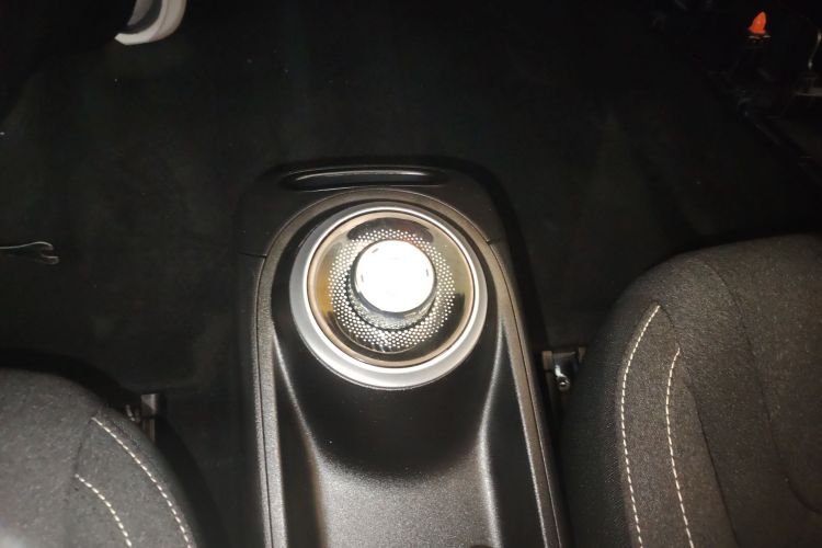 五菱汽车 五菱缤果 2023款 203km 轻享款局部细节18