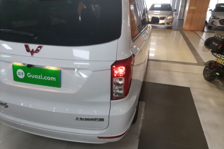 五菱汽车 五菱宏光 2021款 1.5L改款 S舒适型 液压助力LAR车身外观9