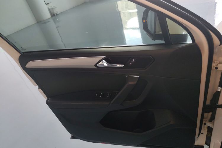 大众 途观L 2019款 330TSI 自动两驱全景舒适版 国VI中控内饰7006