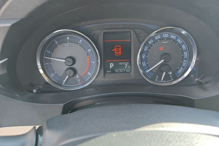 丰田 卡罗拉 2014款 1.6L CVT GL-i中控内饰14