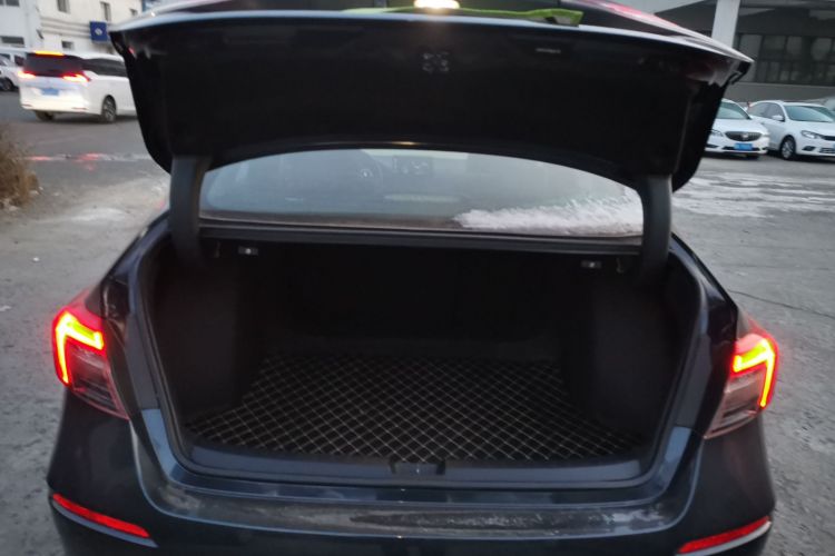 本田 思域 2022款 240TURBO CVT燃擎版机舱底盘23