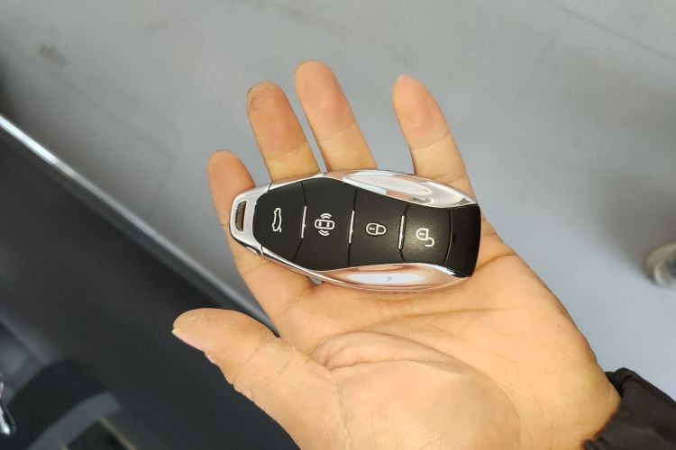 红旗H5 2024款 2.0T 自动智联旗畅版中控内饰11