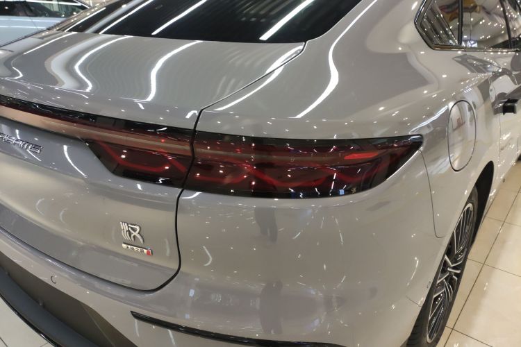 比亚迪 汉 2025款 DM-i 智驾版 125KM激光雷达旗舰型车身外观9