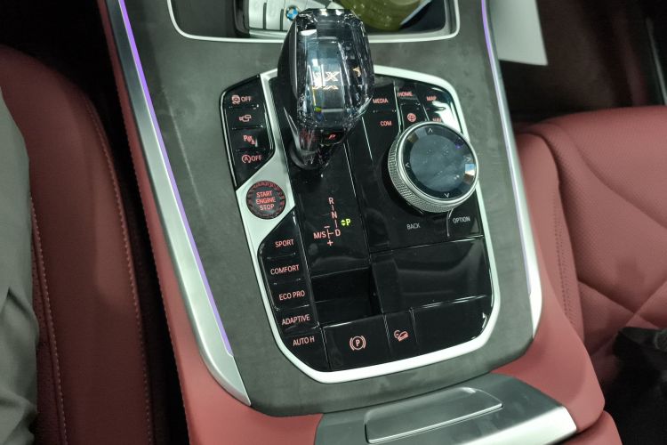 宝马X5 2022款 改款 xDrive 30Li 尊享型M运动套装中控内饰18