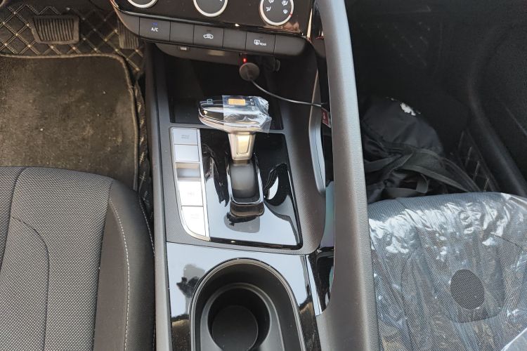 现代 伊兰特 2023款 1.5L CVT GLS领先版中控内饰18