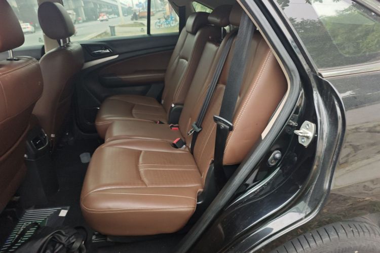 比亚迪S7 2015款 2.0T 升级版 自动尊贵型中控内饰21