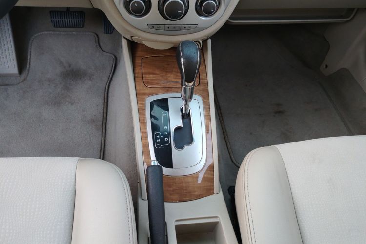 别克 凯越 2015款 1.5L 自动经典型中控内饰18