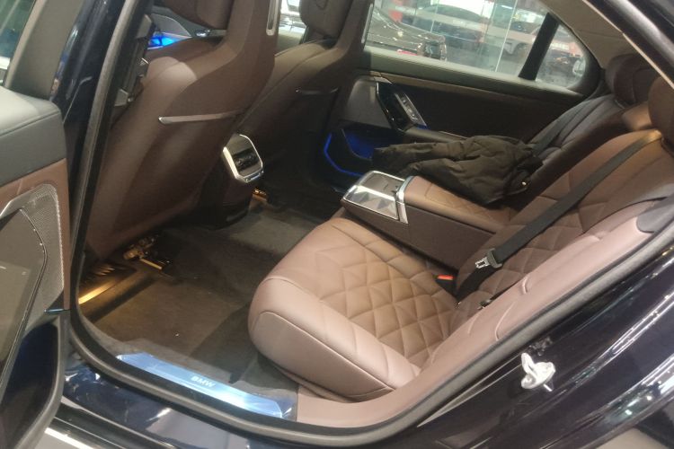 宝马7系 2023款 735Li 豪华套装中控内饰21