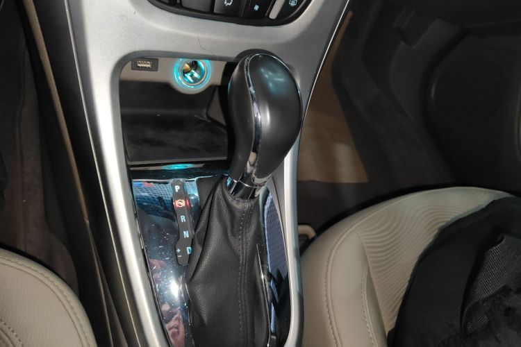 别克 英朗 2013款 GT 1.6L 自动时尚版中控内饰18